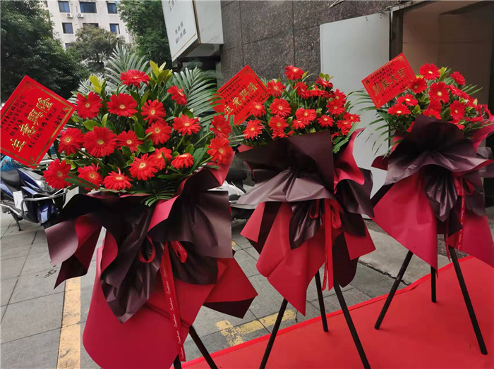 四川中青旅綿陽分社、綿陽市中旅假日旅行社、綿陽自來文化傳播有限公司24H自助售貨服務(wù)盛大開業(yè)