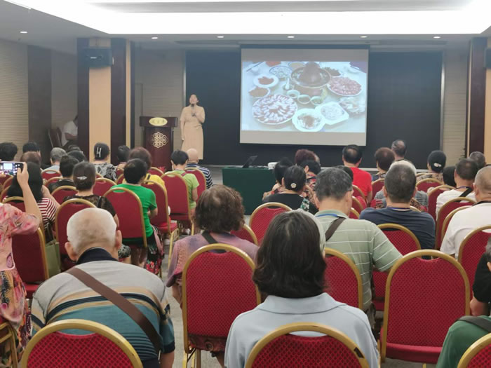 綿陽(yáng)中旅行假日旅行社舉行胡楊林、南疆專(zhuān)列推薦會(huì)